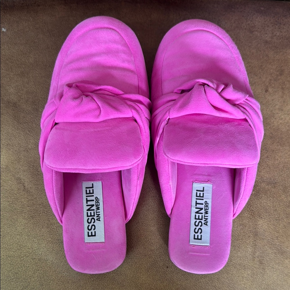 Essential Antwerp Hot Pink Suede Slippers (indoor or outdoor!) 38 / 8 like new!